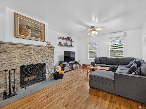 3rd image of 432 W Main Street