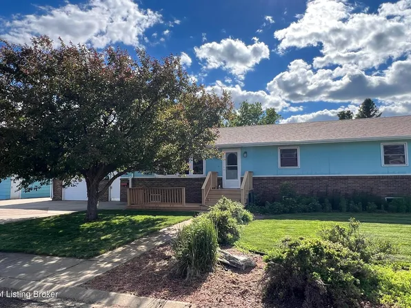 305 5th St NW, South Heart, ND 58655