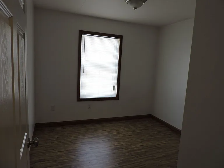 Beautiful Apartments Located 2 Blocks From Penn West Campus — Photo 4