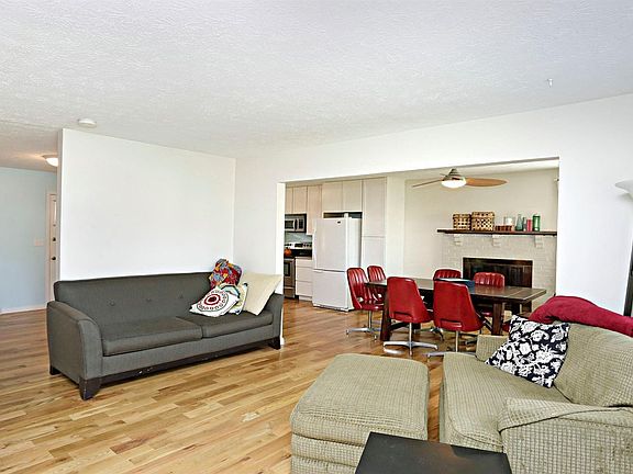 3rd image of 169 E Tiverton Way