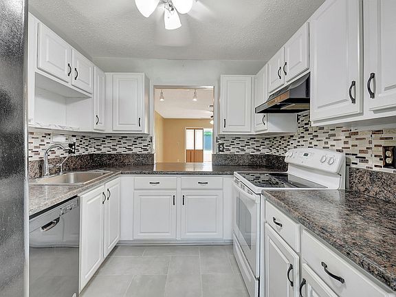 5th image of 5020 Petal Place #D