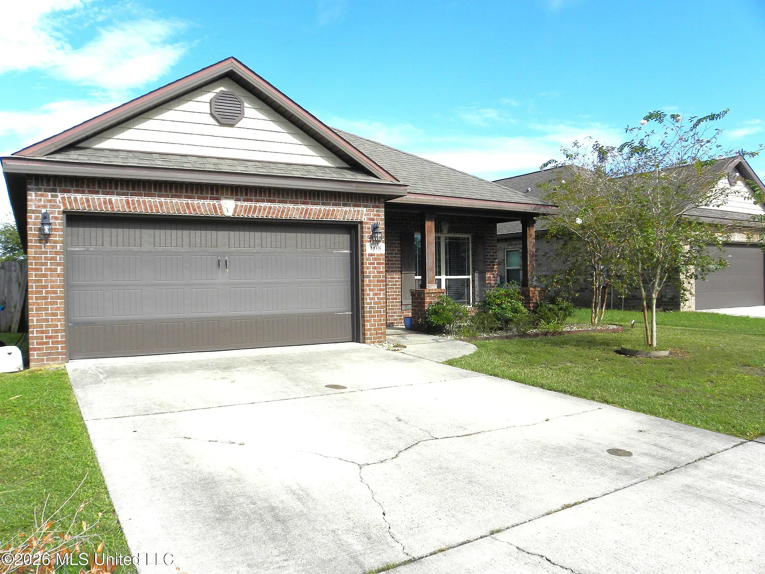3 bed, 2.0 bath, 1736 sqft, $2,400 — Photo 1