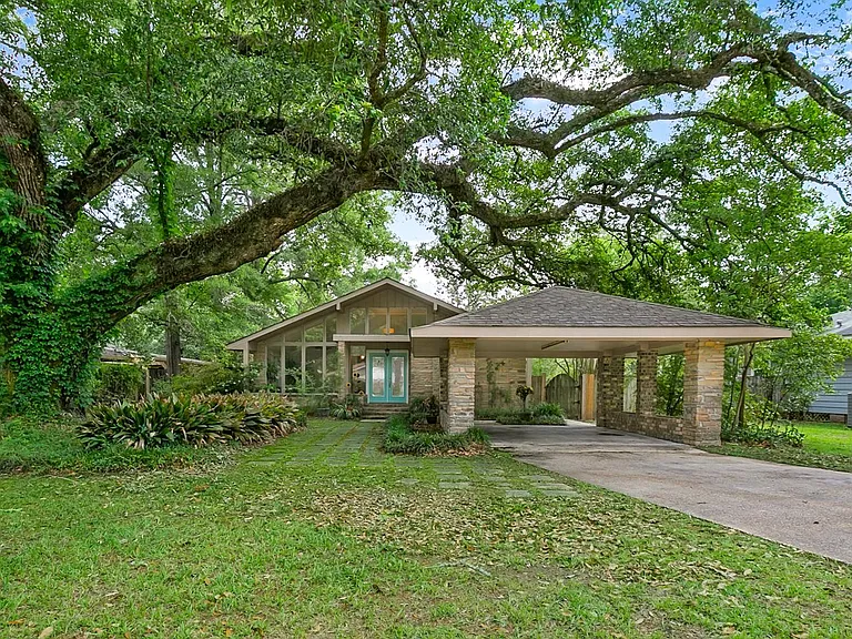 111 Camellia Dr — Photo 1