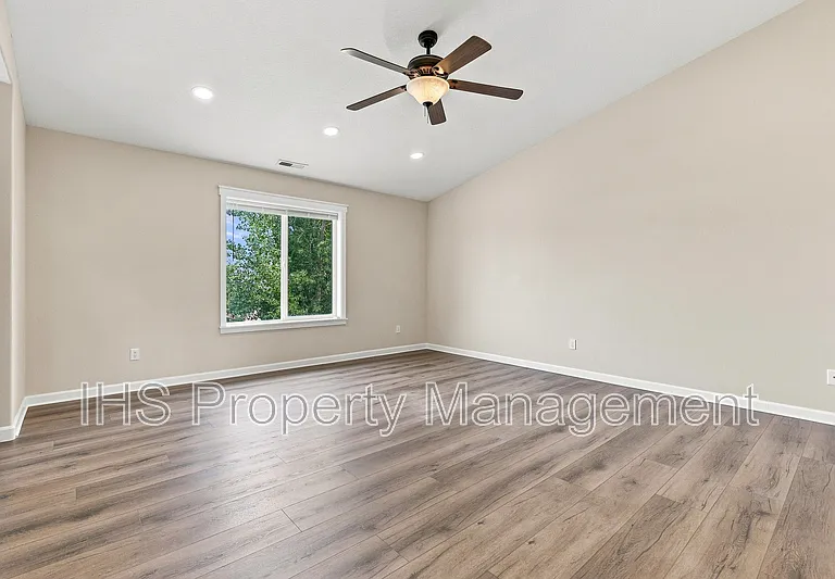 9711 Nottingham Dr — Photo 15