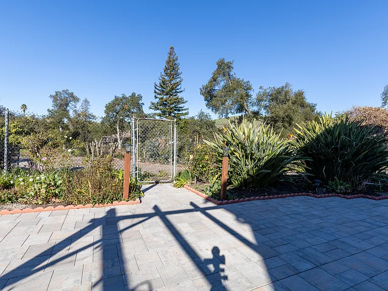 651 Fontes Dr — Photo 40