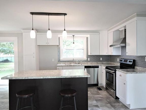 4th image of 208 Alfred Dr
