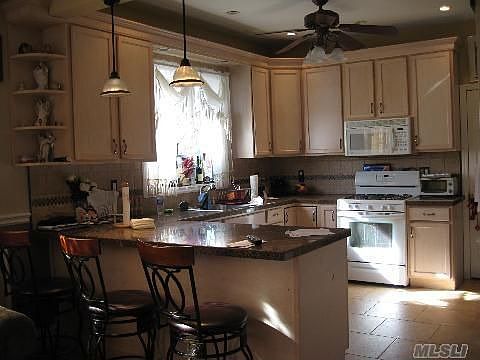 3rd image of 2619 Clarendon Ave