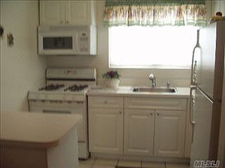 5th image of 985 Fenwood Dr APT 1