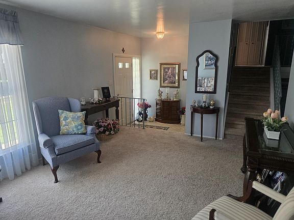 3rd image of 120 E Houstonia Ave