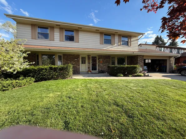 7541 Highview Dr, Greendale, WI 53129