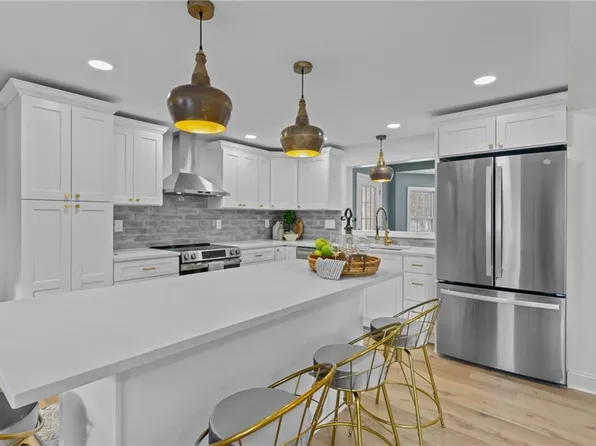 743 Snake Hill Rd, Glocester, RI 02857