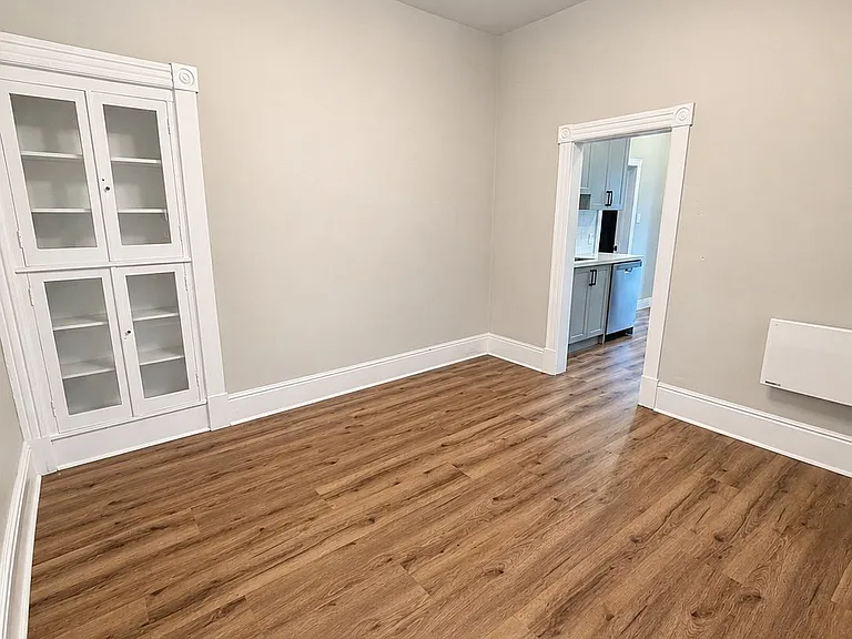 81 Curtis St #4 — Photo 9