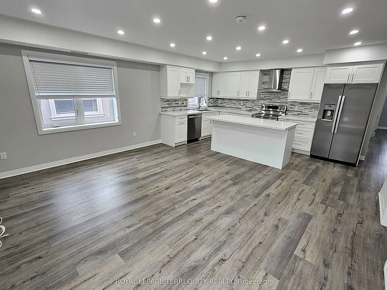 3392 Lake Shore Blvd W — Photo 8