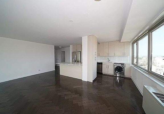 4th image of 444 E 82nd St APT 30B