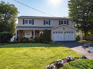 165 Pepperidge Rd, Oakdale, NY 11769