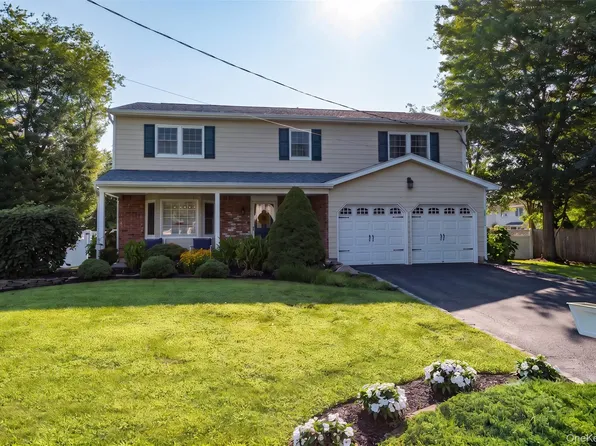 165 Pepperidge Road, Oakdale, NY 11769