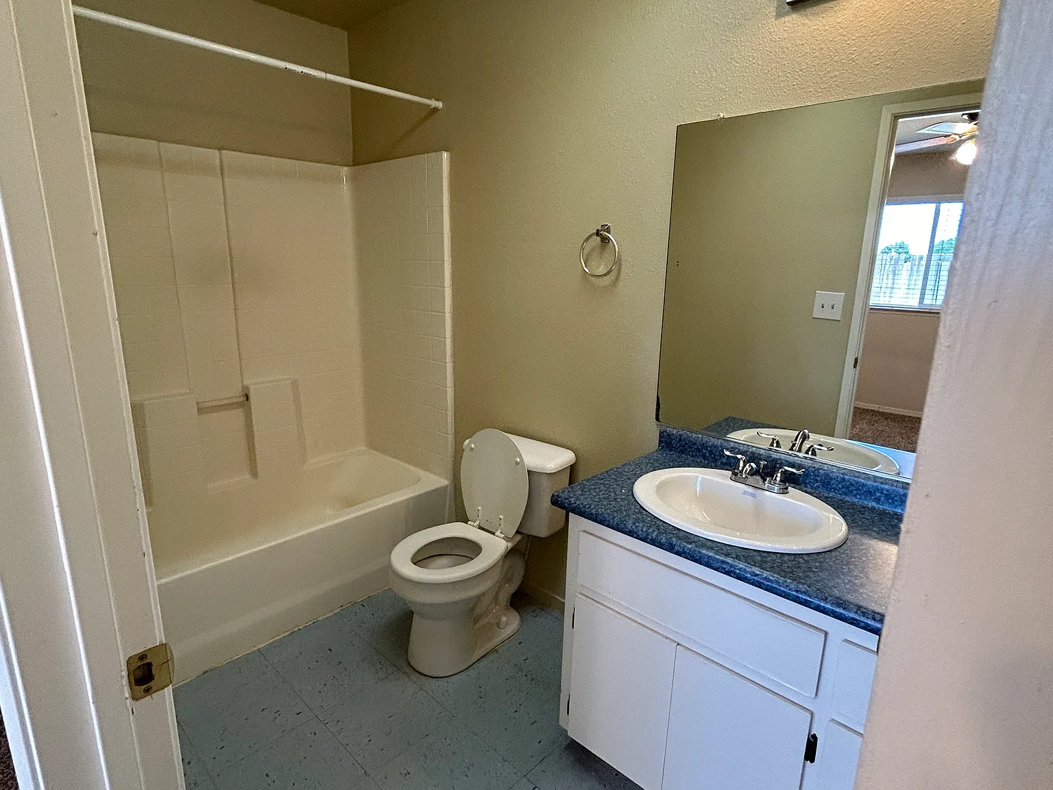 4 bed, 1350 sqft, $2,250 — Photo 3