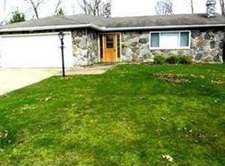 6201 Somerset Dr, North Olmsted, OH 44070