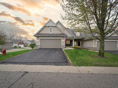 8222 Sequoia Ln, White Lake, MI, 48386