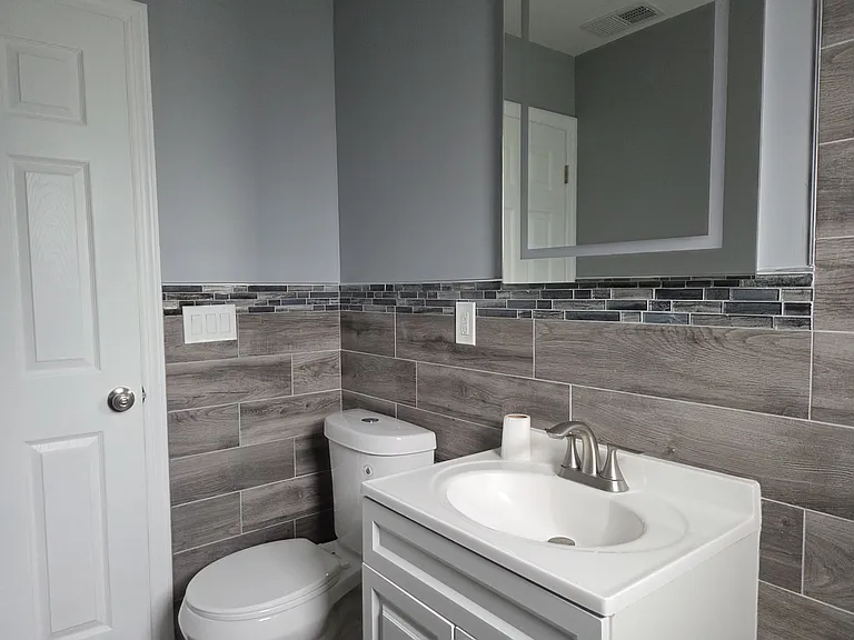 136 Fulton Ave — Photo 15