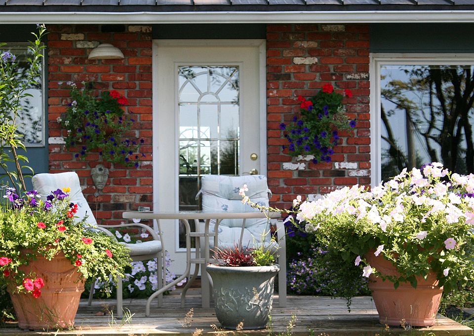 Front patio with flowers
