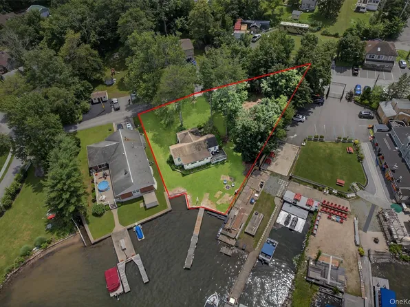 7 W Cove Road, Greenwood Lake, NY 10925