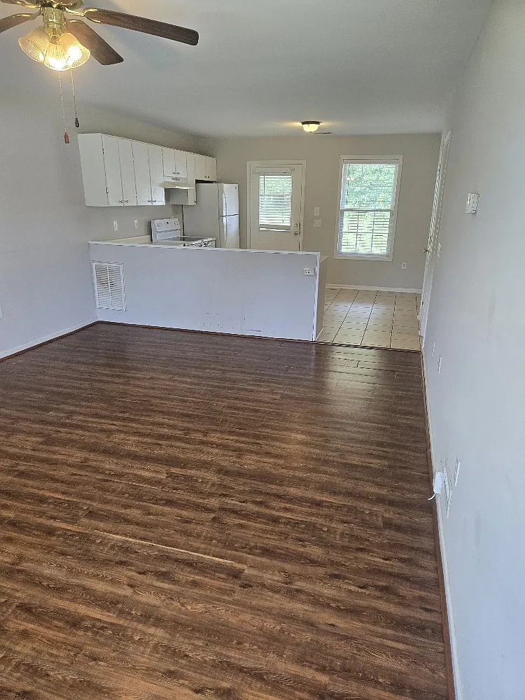 2 bed, 1100 sqft, $1,200 — Photo 4