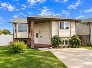 127 S Dolan Close, Red Deer, AB T4R 3A3