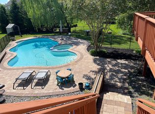 16 Sycamore Ln, Moorestown, NJ 08057