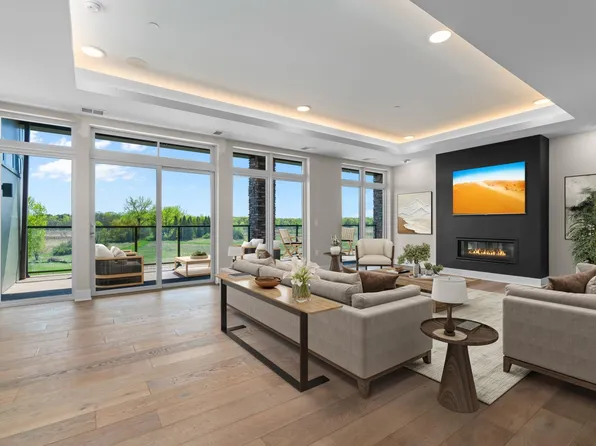 1 Hill Farm Rd #200, North Oaks, MN 55127