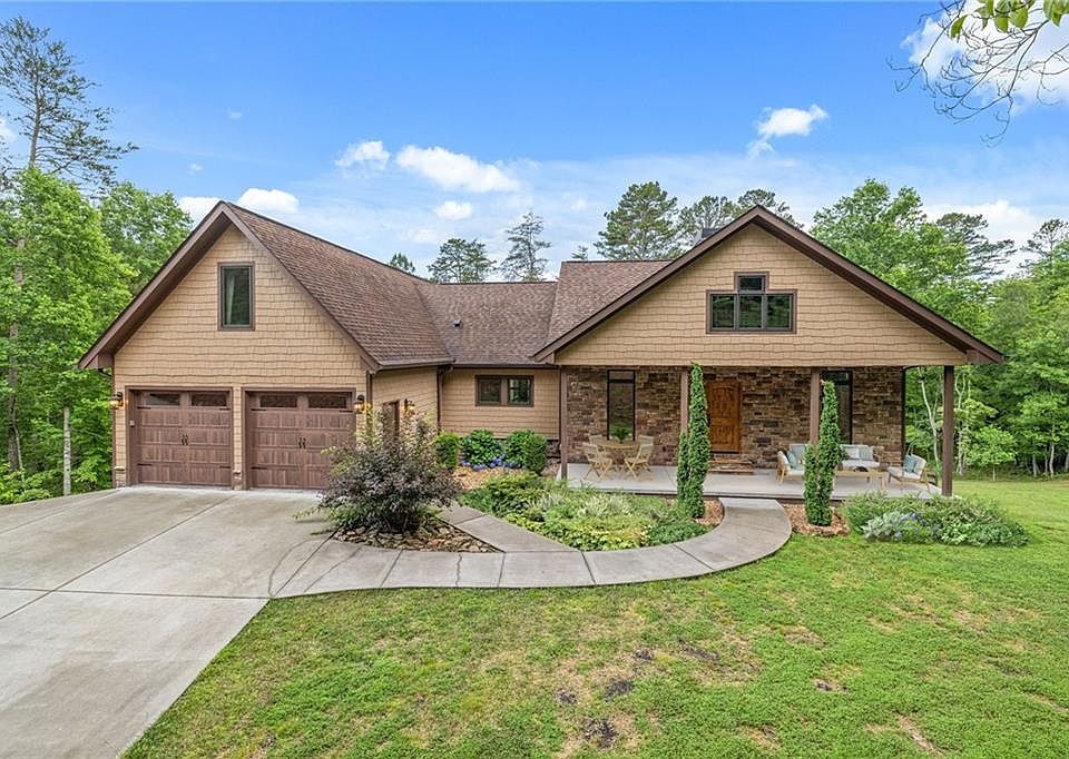 1st image of 6 Buckeye Ln