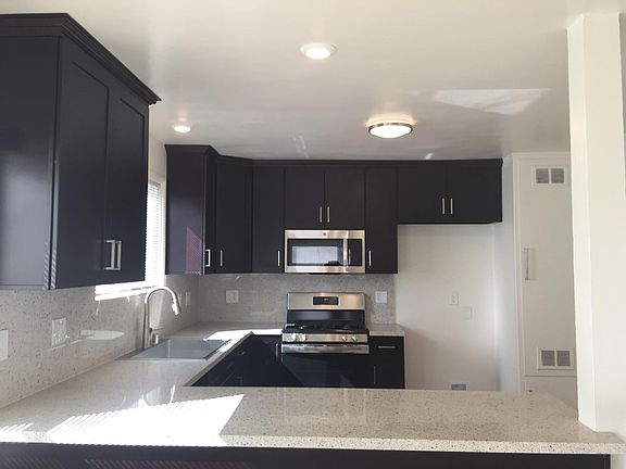 5th image of 20625 Hartland St #1