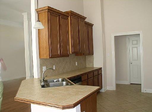 3rd image of 110 Autumn Lakes Rd
