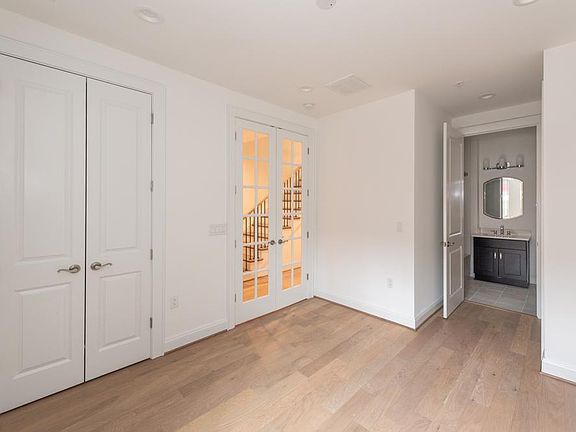 3rd image of 445 W 7th St #23