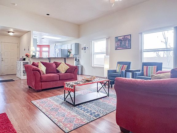 3rd image of 7232 Gallinas Ave NE
