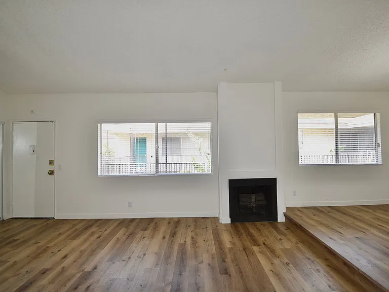 21018 Gresham St — Photo 2
