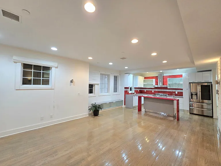 1811 Voorhies Ave #1 — Photo 24