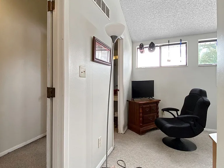 2105 Melrose Dr — Photo 21