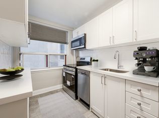 Ava Manor, Toronto, ON M5P 3K8