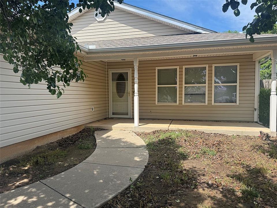 1st image of 401 Poppy Ln