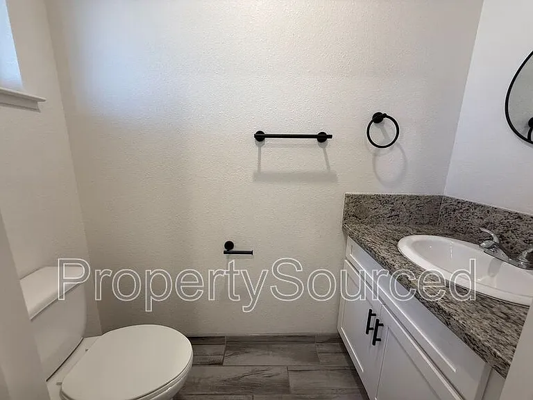 936 W Alameda St #A — Photo 29