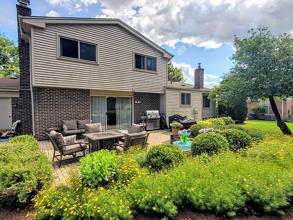 3rd image of 312 E Carpenter Dr