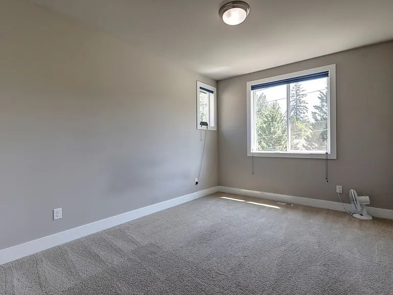 24396 NE 27th Pl — Photo 32