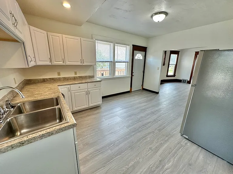 890 Shawano Ave — Photo 2