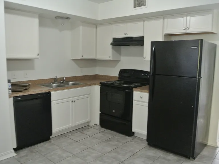 1801 Labette Manor Dr #7 — Photo 4