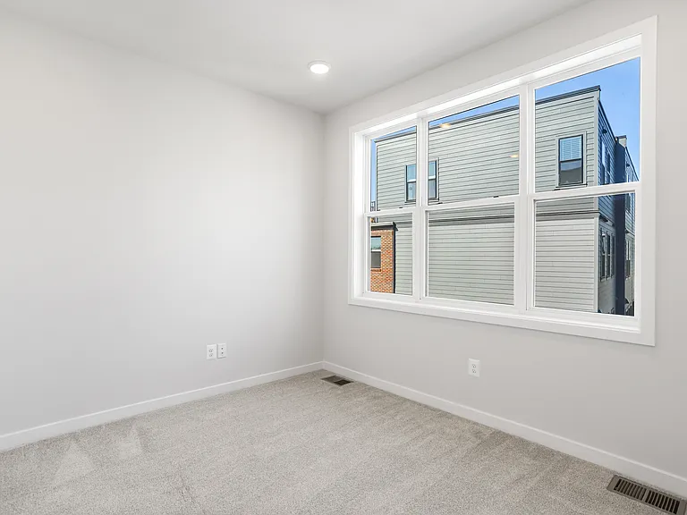 133 Warburton St — Photo 40