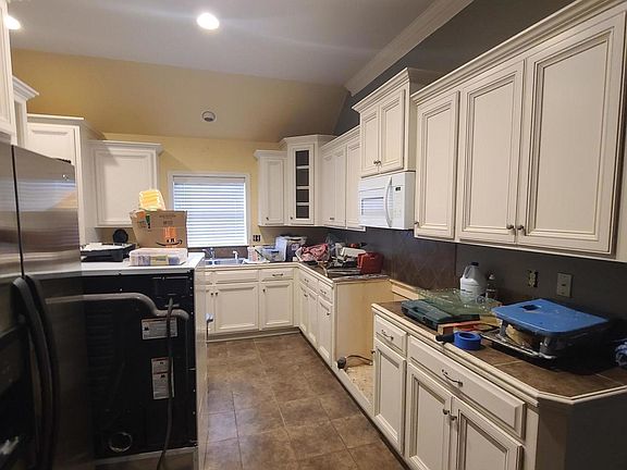 4th image of 306 Quiet Meadows Cres