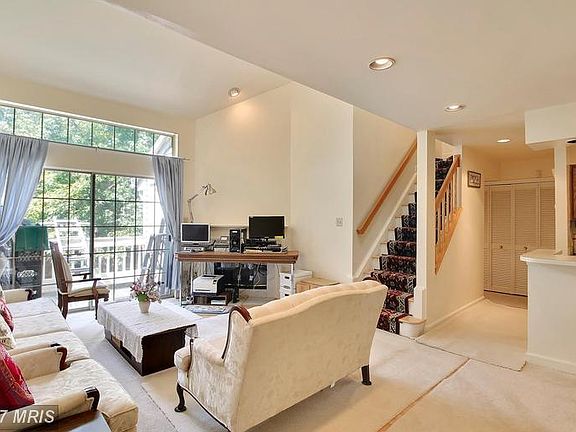 4th image of 10846 Antigua Ter APT 202