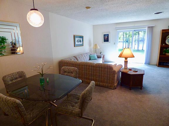 3rd image of 32 Lakeshore Ct Unit 87