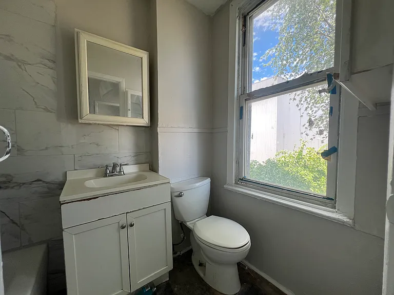 422 Saint Pauls Ave #1 — Photo 6